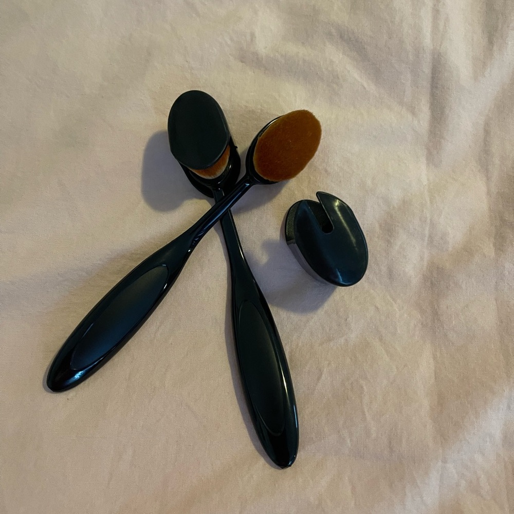 🎉$8 or FREE with $15 purchase, REGULAR PRICE ONLY!!BRAND NEW - 2pcs BRUSH🎉